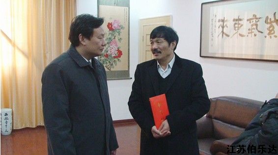 區委書記、區人大主任王榮來集團慰問全國勞模——集團董事長陸留伯